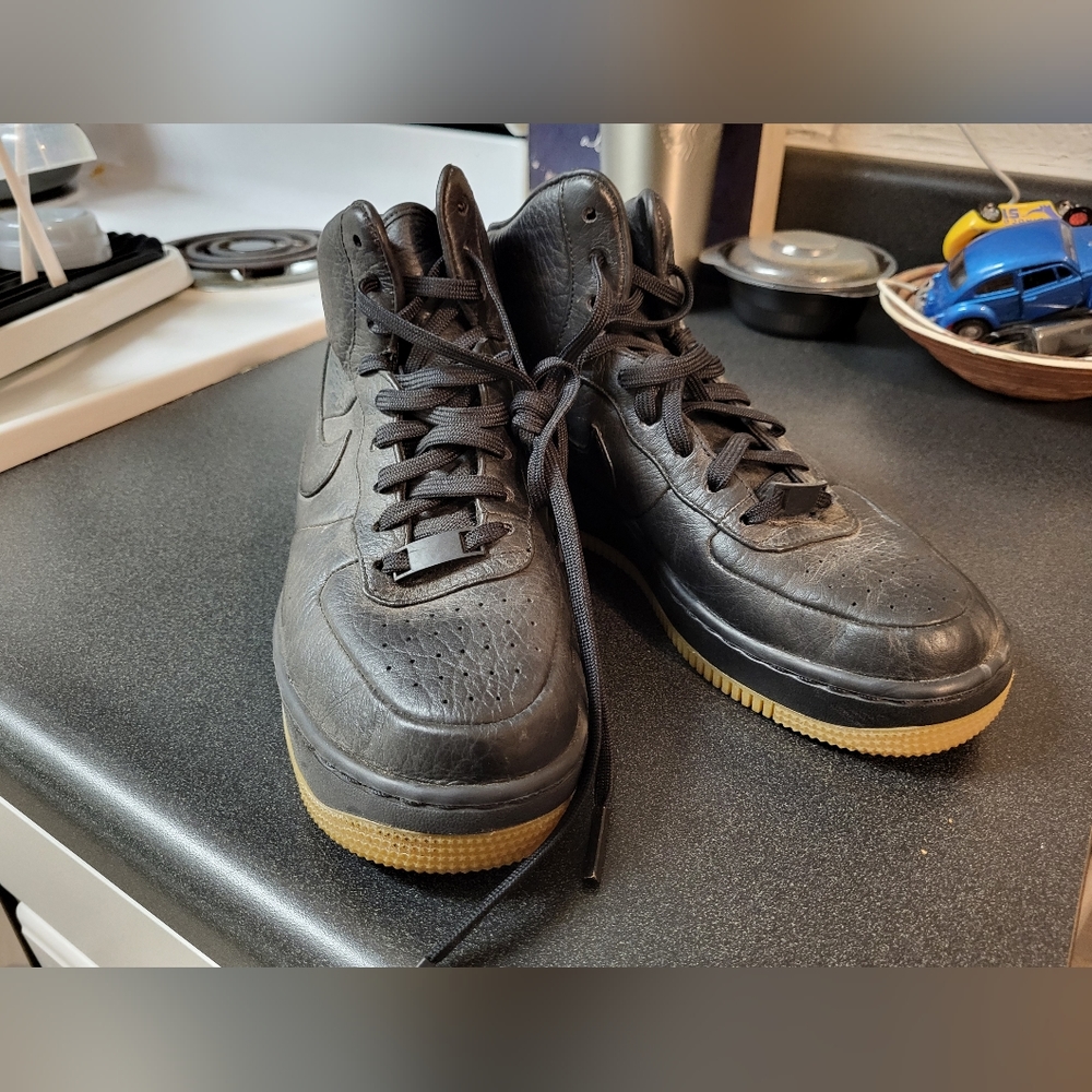 Black Nike Shoes